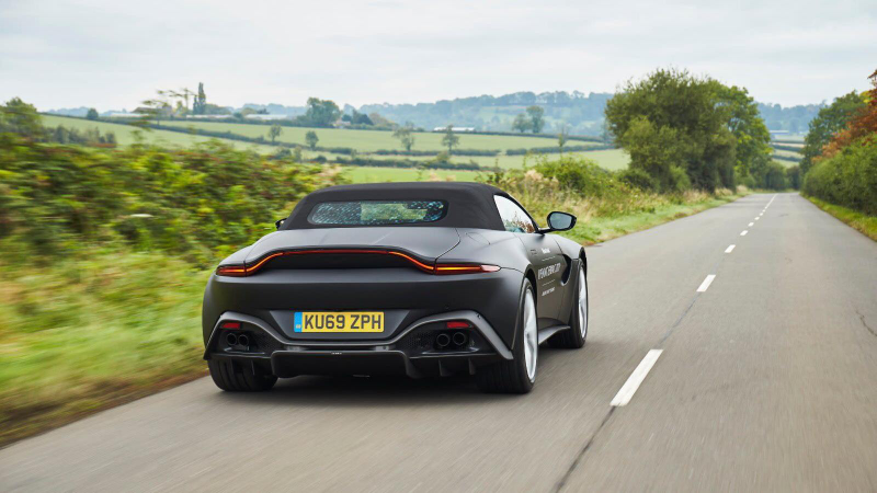 Illustration for article titled The 2020 Aston Martin Vantage Roadster Should Amplify Its Glorious 503 HP AMG V8